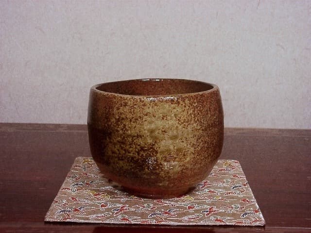 多摩焼　井上郷太郎作　筒茶碗　共箱　古物。