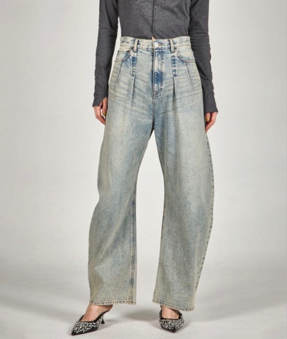 ハイウエストカーブデニム / High-waisted Curved Denim