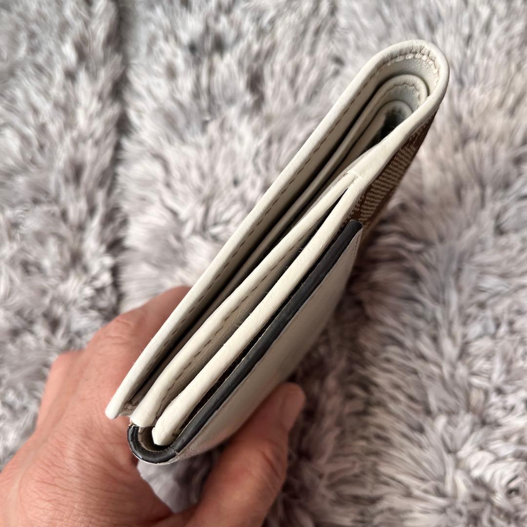 GUCCI ✨GGキャンバス　折り財布　ラブリーハート　ホワイト　レディース