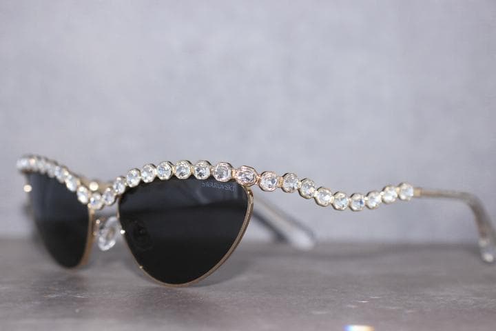 アリアナグランデ着用 SWAROVSKI スワロフスキー キャッツアイサングラス
