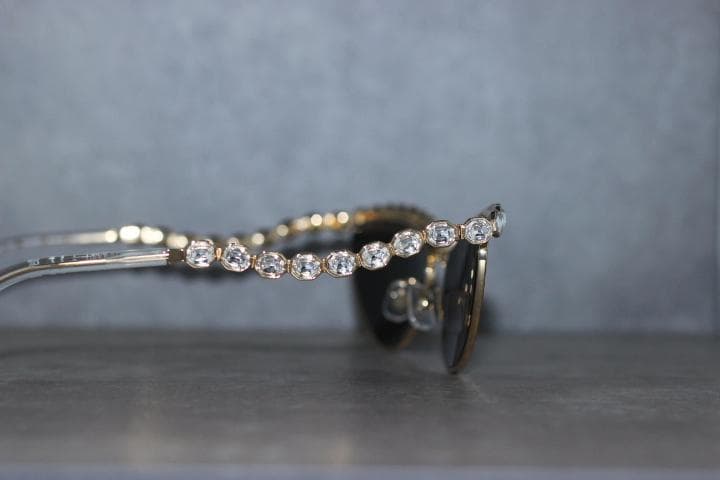アリアナグランデ着用 SWAROVSKI スワロフスキー キャッツアイサングラス