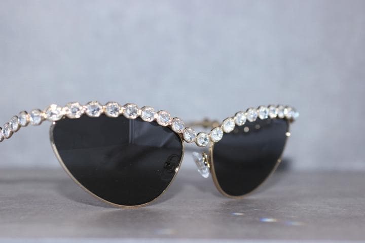 アリアナグランデ着用 SWAROVSKI スワロフスキー キャッツアイサングラス