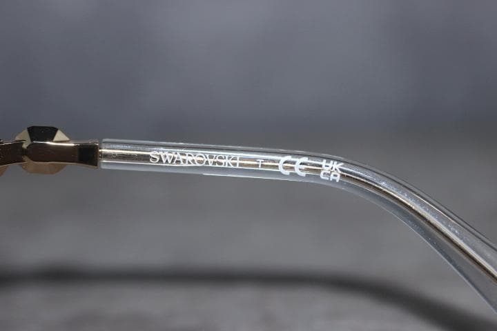 アリアナグランデ着用 SWAROVSKI スワロフスキー キャッツアイサングラス