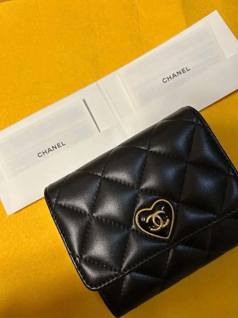 優‼️シャネル CHANEL 二つ折り財布 ハートココ ラムスキン