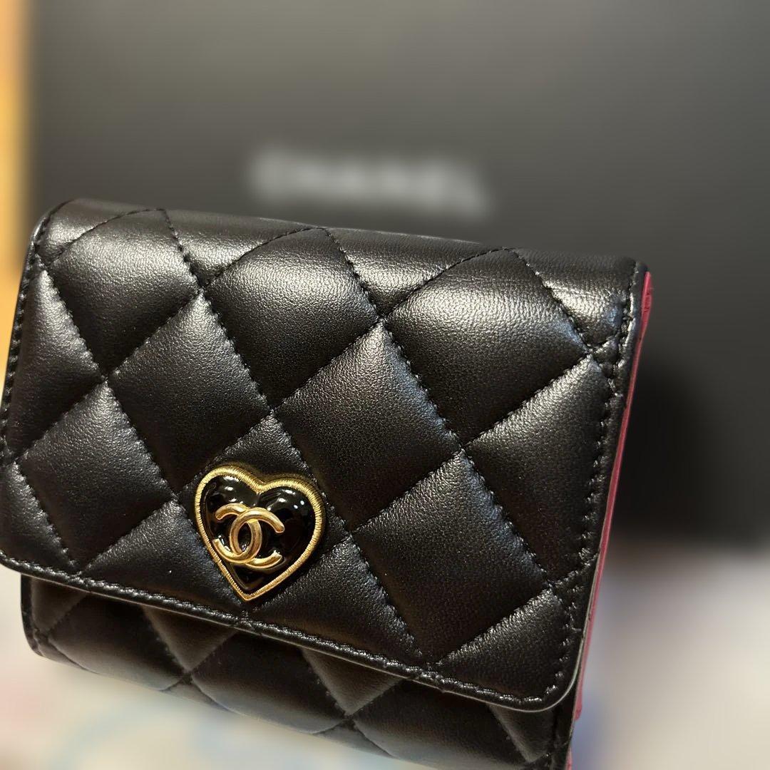 優‼️シャネル CHANEL 二つ折り財布 ハートココ ラムスキン
