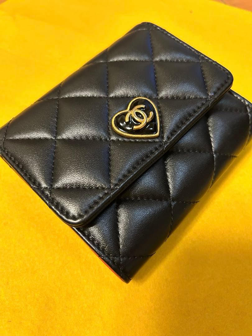 優‼️シャネル CHANEL 二つ折り財布 ハートココ ラムスキン