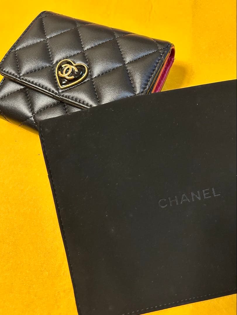 優‼️シャネル CHANEL 二つ折り財布 ハートココ ラムスキン