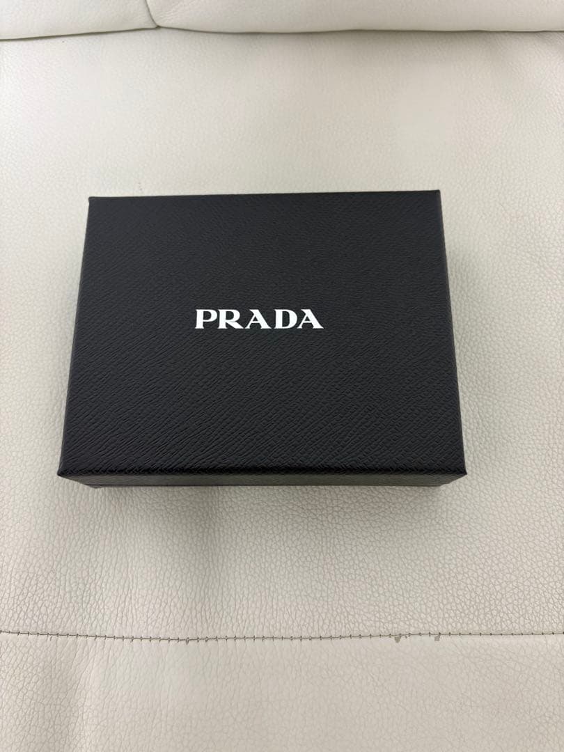 PRADA プラダ ２つ折り コンパクト 財布 スタッズ 1ML050 未使用