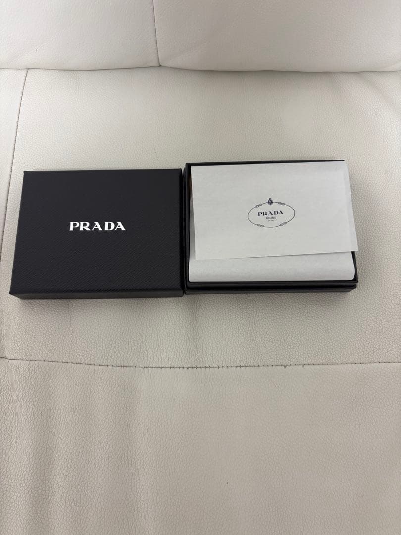 PRADA プラダ ２つ折り コンパクト 財布 スタッズ 1ML050 未使用