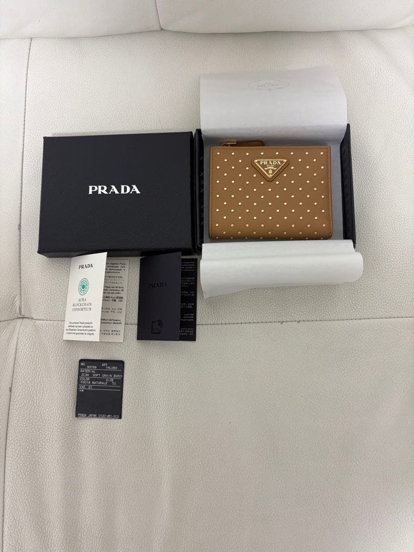 PRADA プラダ ２つ折り コンパクト 財布 スタッズ 1ML050 未使用