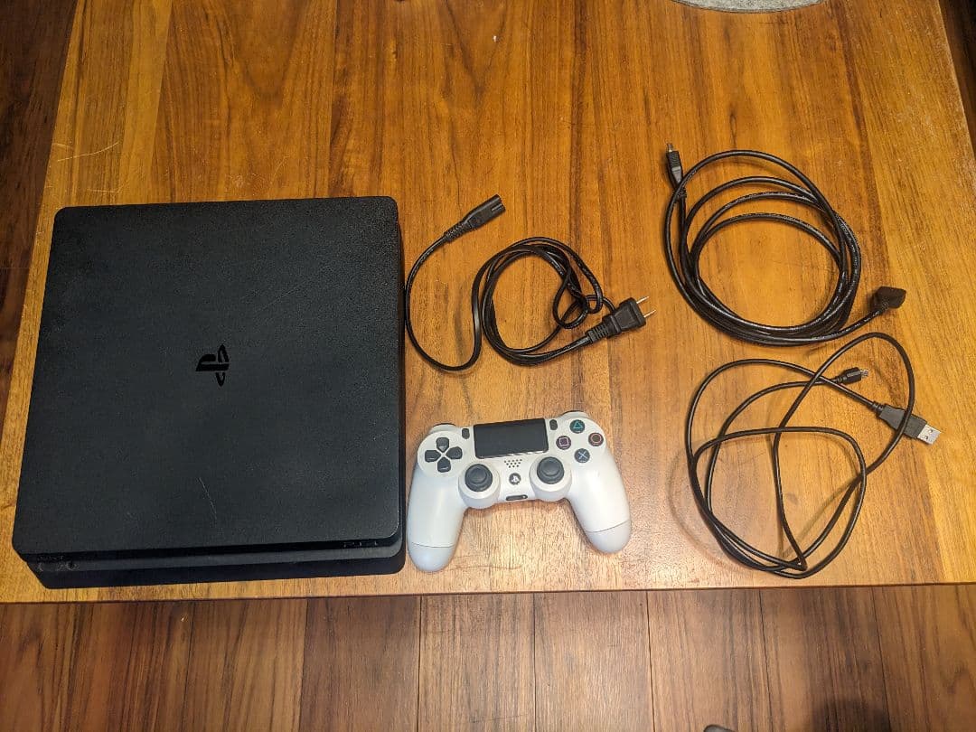 【PS4スターターキット】PS4 500GB 本体 コントローラー＆ソフト付き