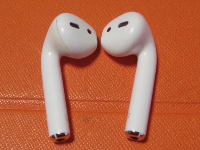 Apple AirPods イヤホン　充電ケース　セット