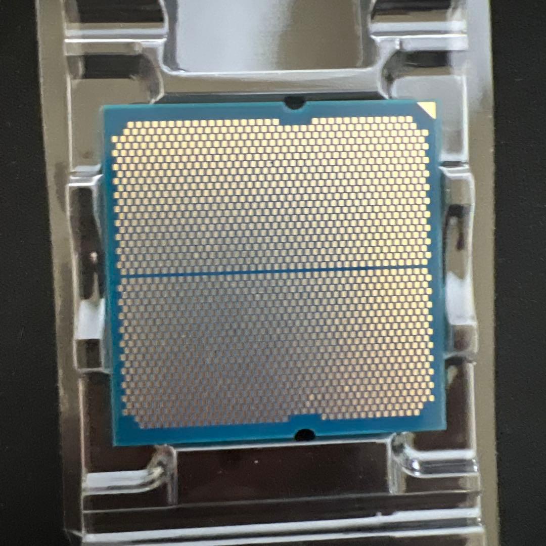 AMD Ryzen 9 9950X CPU 本体