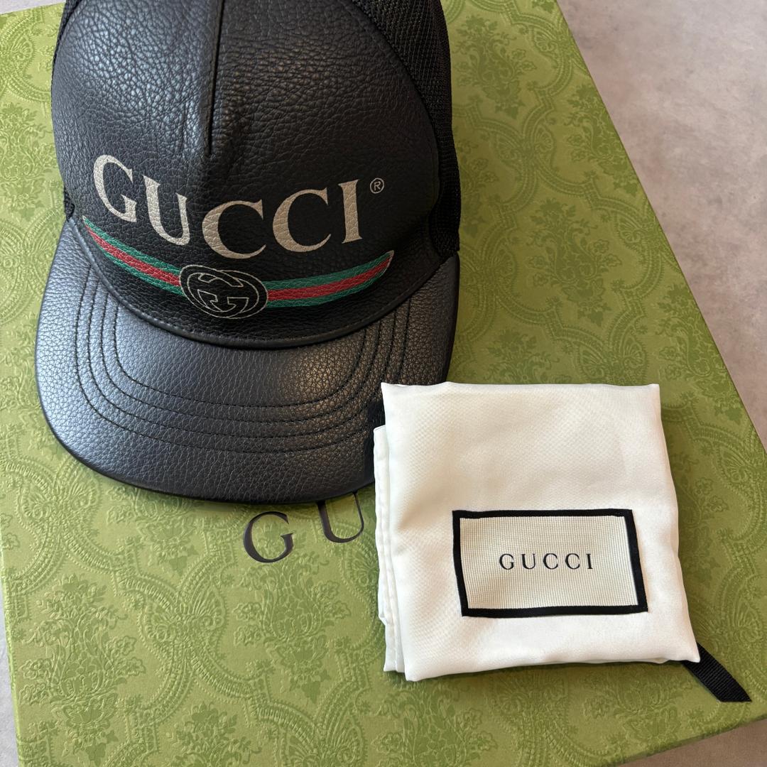 未使用 GUCCI レザー ロゴ キャップ メッシュ シェリーライン