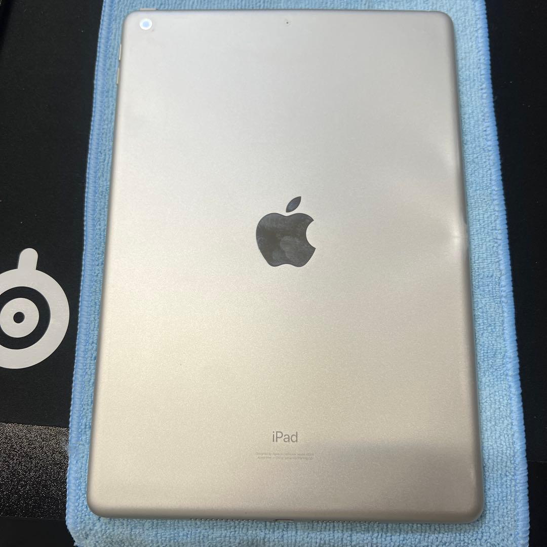 Apple iPad (第8世代) 32GB シルバー