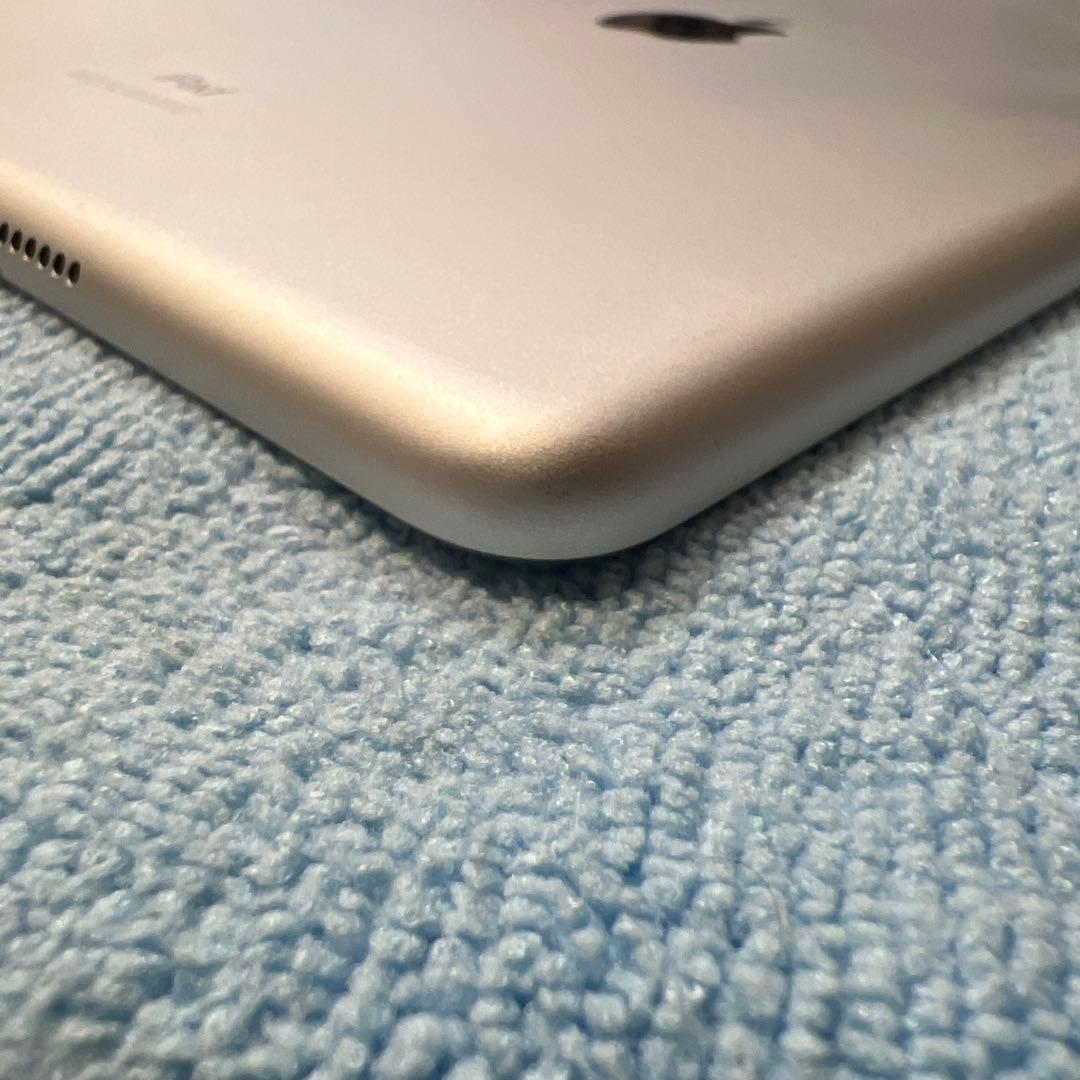 Apple iPad (第8世代) 32GB シルバー