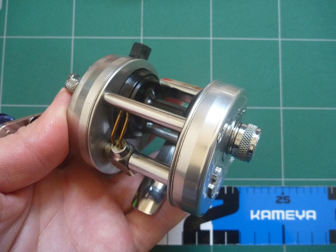 グ*ン様 アブガルシア　アンバサダー2500CIAR　フットナンバー040006