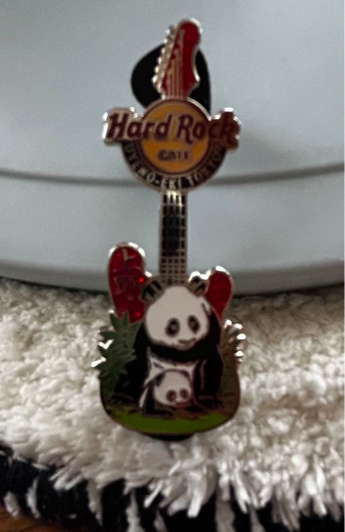ハードロックカフェ Hard Rock Cafe 上野パンダギターピン