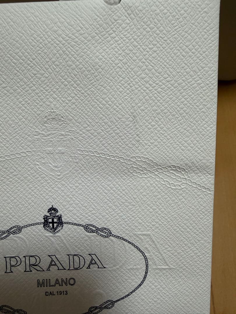 PRADA サフィアーノ トライアングル 二つ折り財布