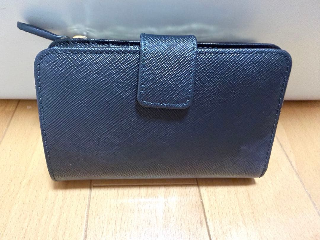 PRADA サフィアーノ トライアングル 二つ折り財布