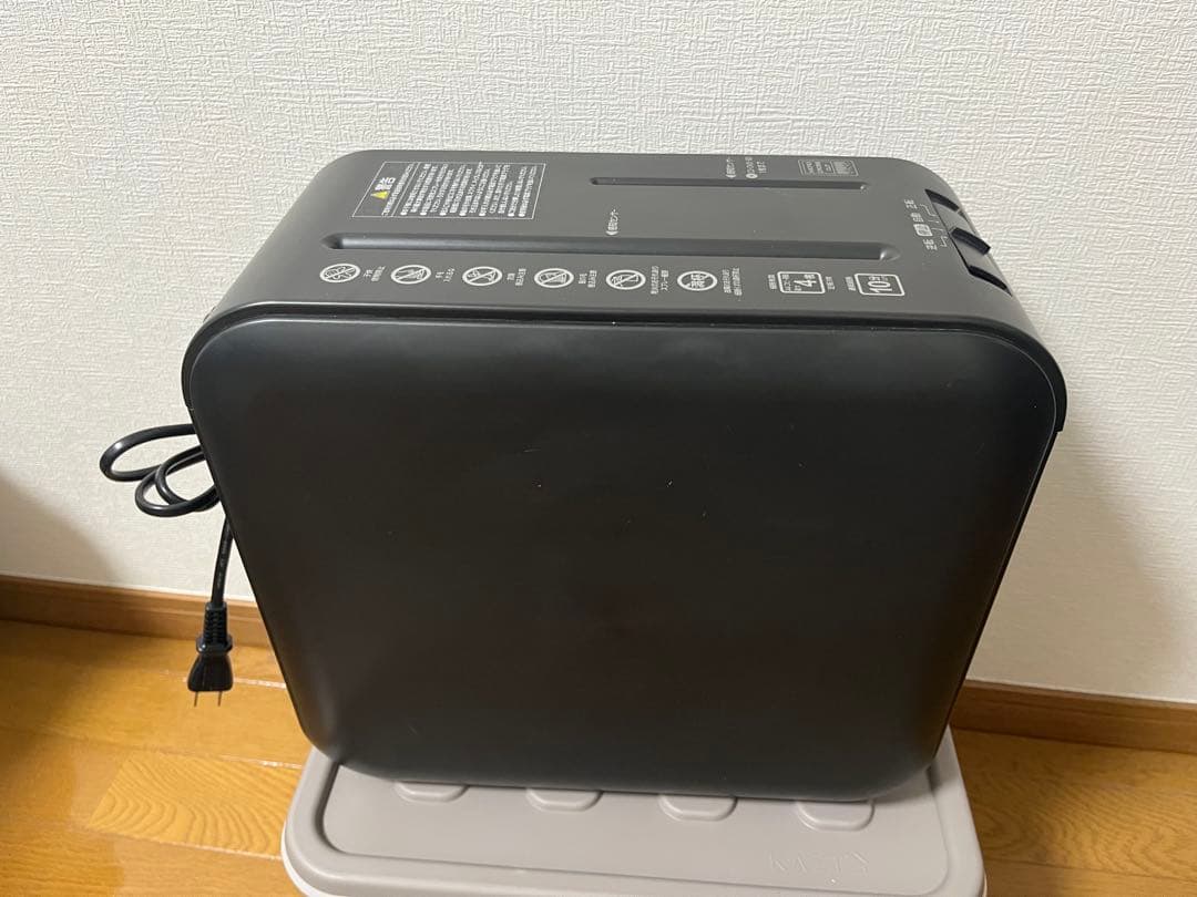 【送料無料】アイリスオーヤマ 超静音細密シュレッダー P4HMS-B