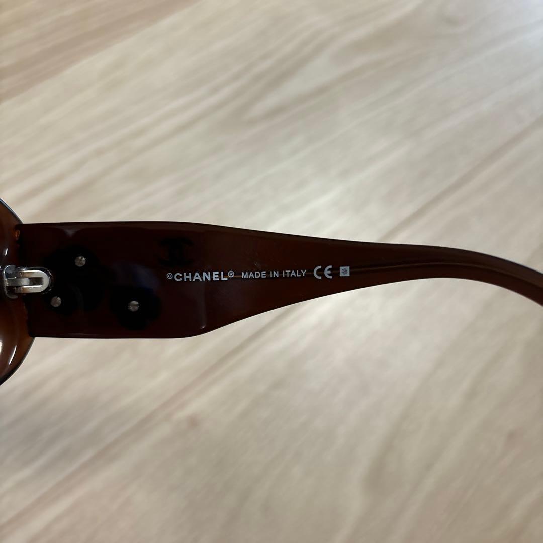 CHANEL ブラウン オーバーサイズ サングラス 装飾付き