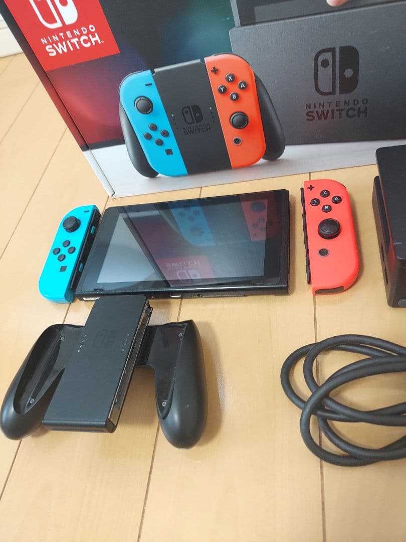 じ*き様 【限定セール価格】Nintendo Switch 本体　ジョイコン 青