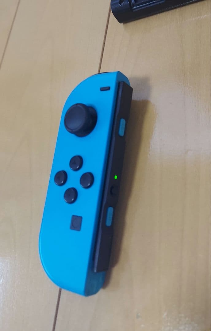 じ*き様 【限定セール価格】Nintendo Switch 本体　ジョイコン 青