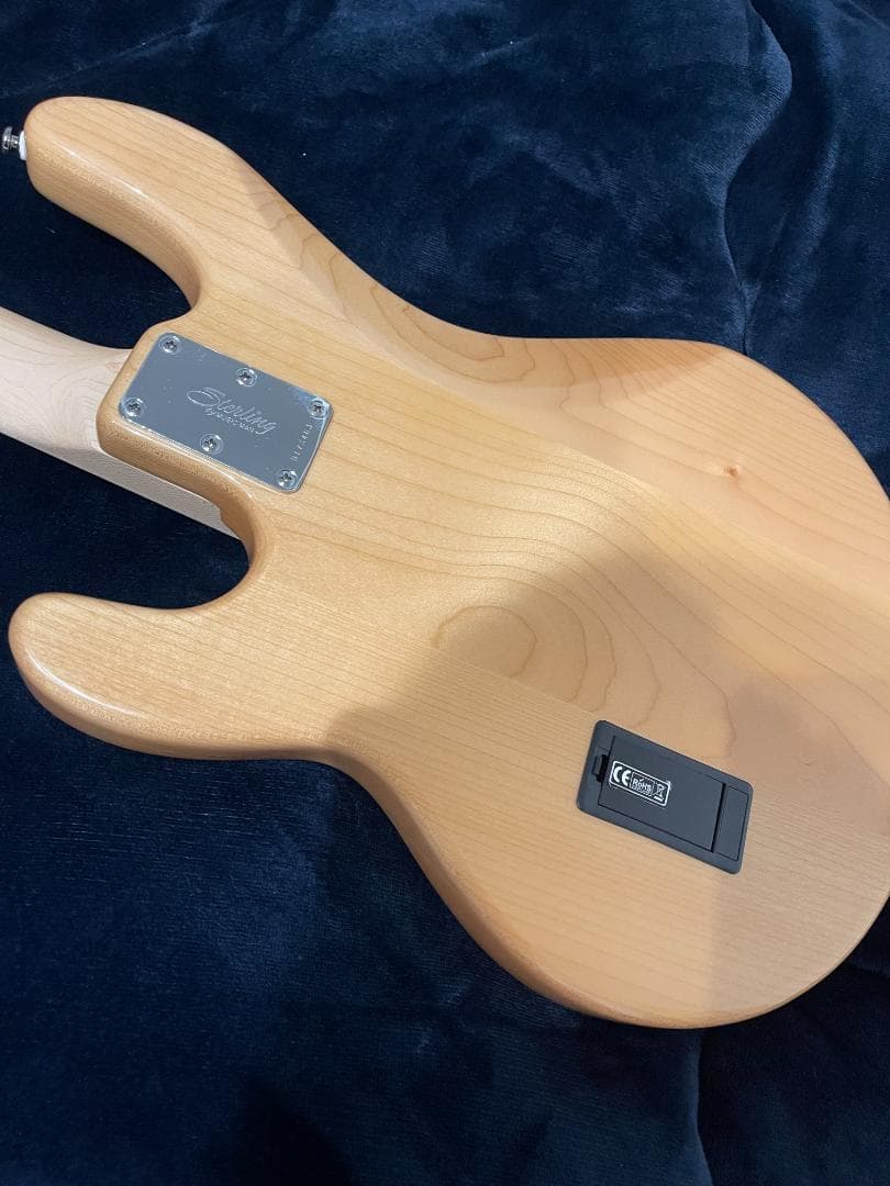 美品 Sterling by MUSIC MAN Ray4