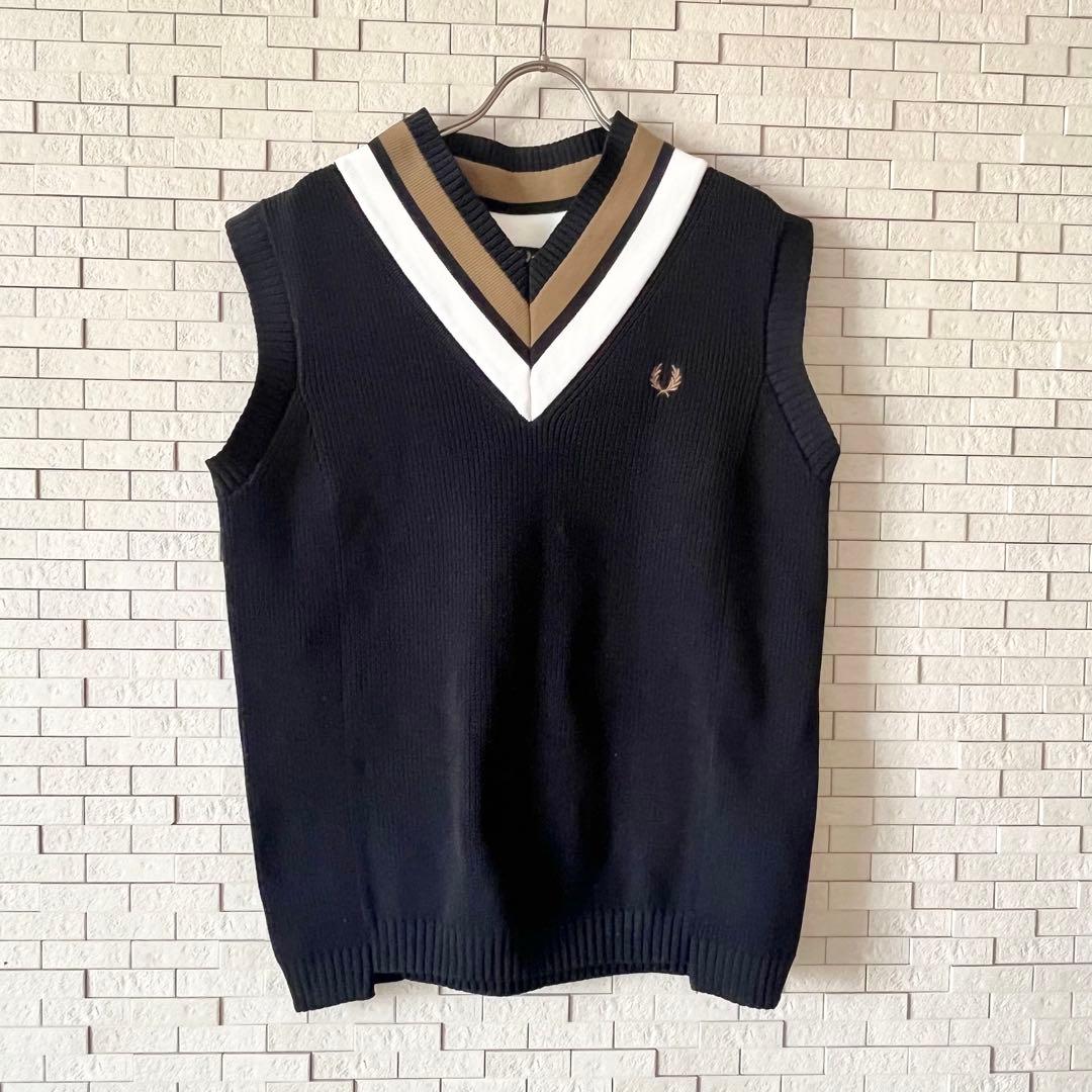 【美品】FRED PERRY フレッドペリー　チルデンニットベスト M ネイビー
