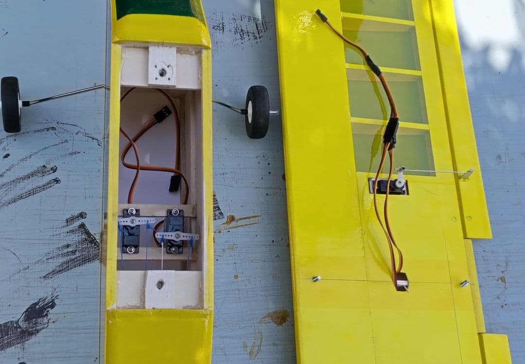 ラジコン飛行機