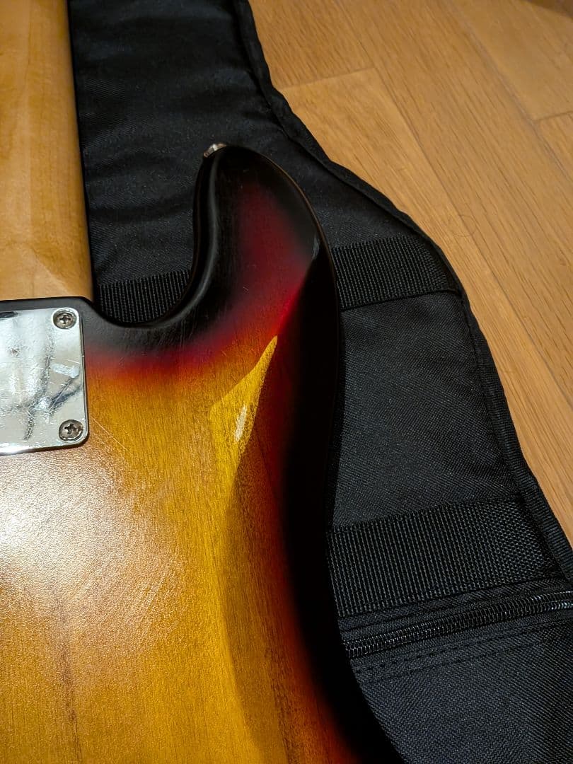 ベース Squier Classic vide 60's Precision Bass