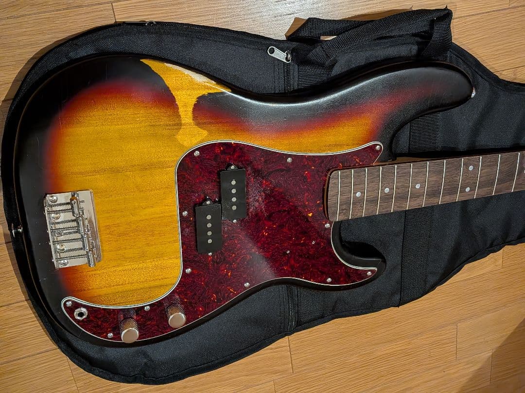 ベース Squier Classic vide 60's Precision Bass