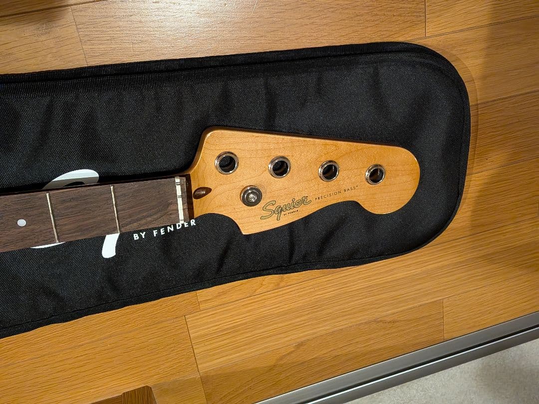 ベース Squier Classic vide 60's Precision Bass