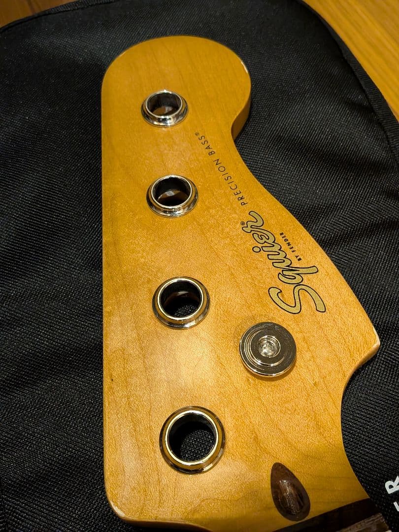 ベース Squier Classic vide 60's Precision Bass