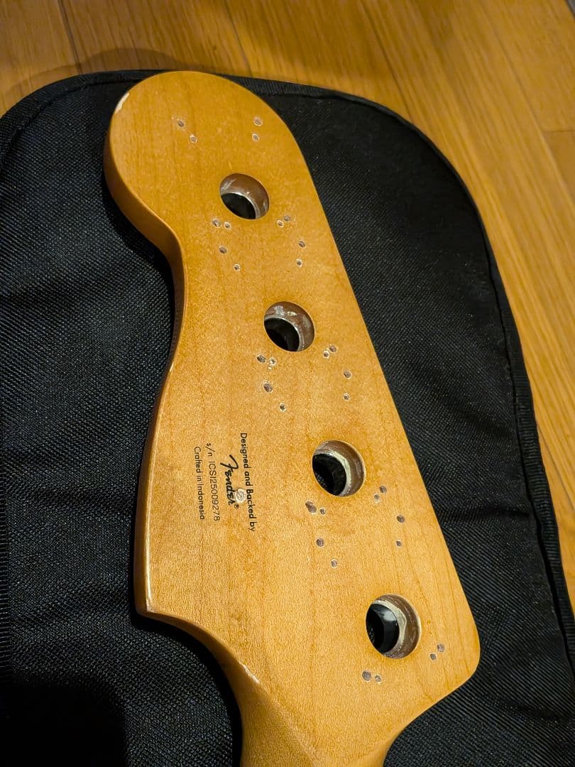 ベース Squier Classic vide 60's Precision Bass