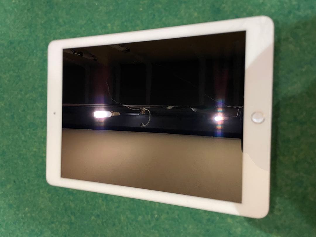 iPad (第6世代) シルバー 32GB WiFi ケース付き④