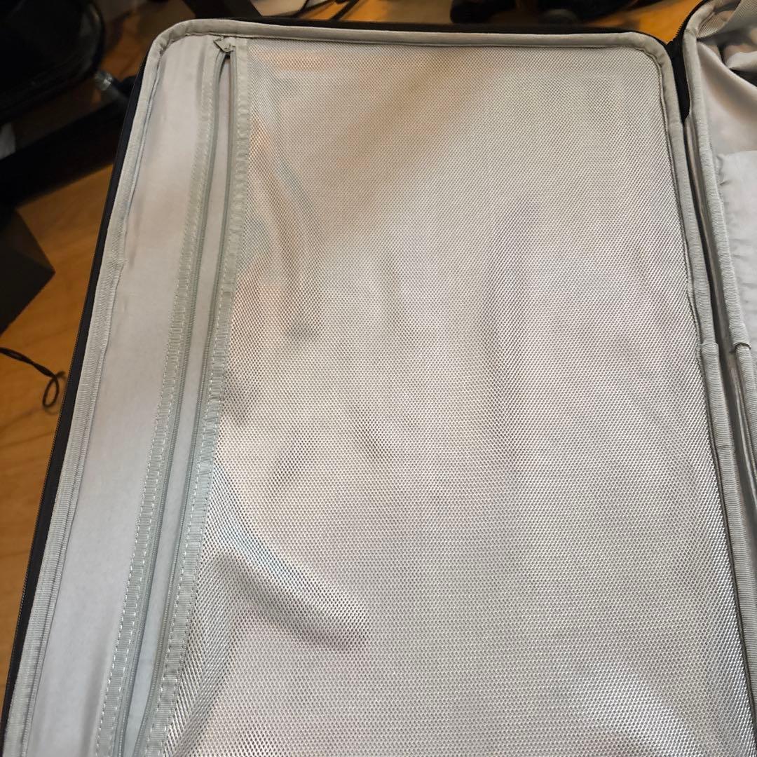 無印良品　半分の厚みで収納できるソフトキャリーケース　63Ｌ