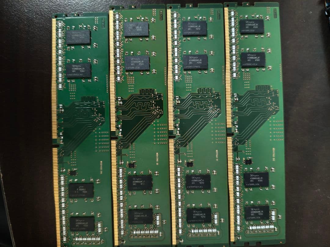 し*ん様 SK hynix DDR4 4G4枚　2666 合計16G デスクトッ