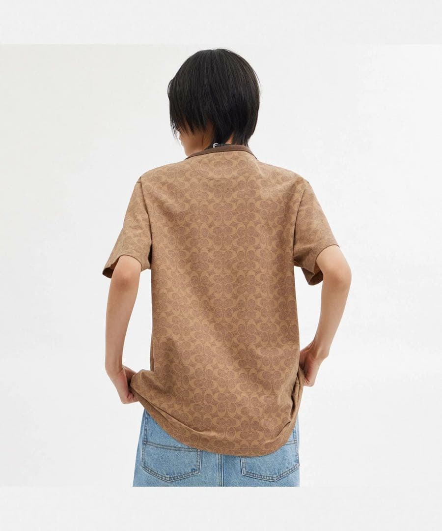 新品未使用coach シグネチャーTシャツ　Sサイズ　カットソー 2025購入