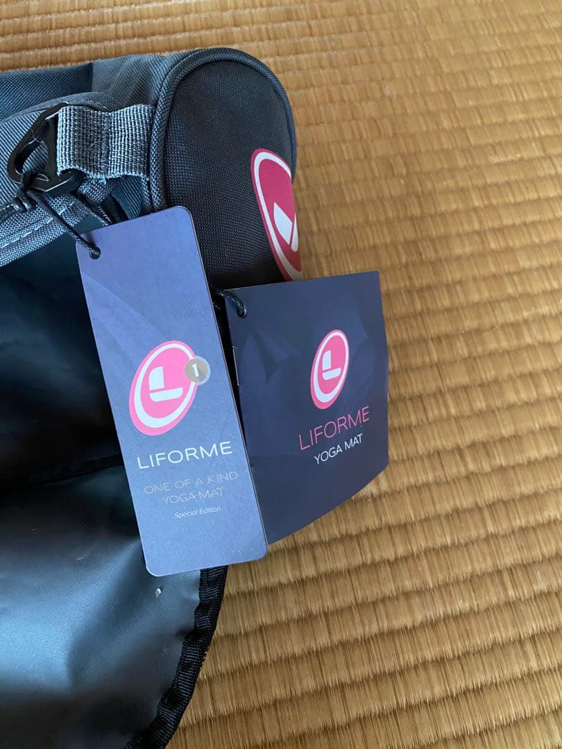 値下げします！LIFORME ヨガマット 黒とオレンジ 収納バッグ付き