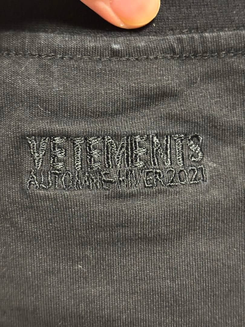 トップス VETEMENTS Adult Entertainment
