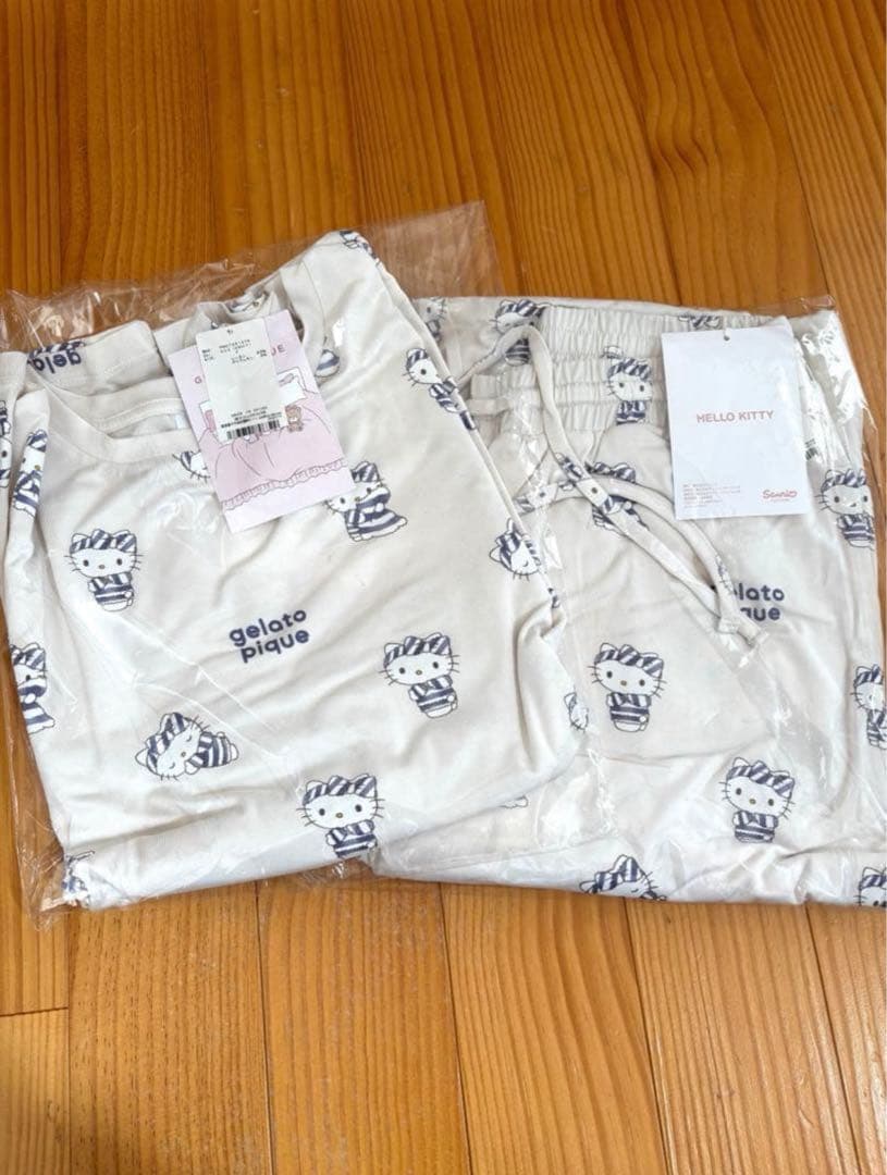 サンリオハウス ジェラートピケ 総柄Tシャツパンツ 上下セット ハローキティ