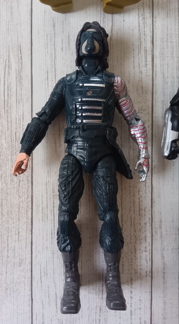 アベンジャーズ　アクションフィギュア　キャプテンアメリカ　ファルコン　ライト付き