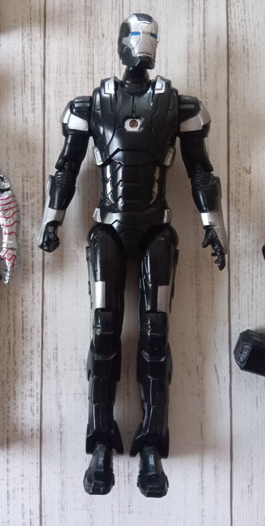 アベンジャーズ　アクションフィギュア　キャプテンアメリカ　ファルコン　ライト付き