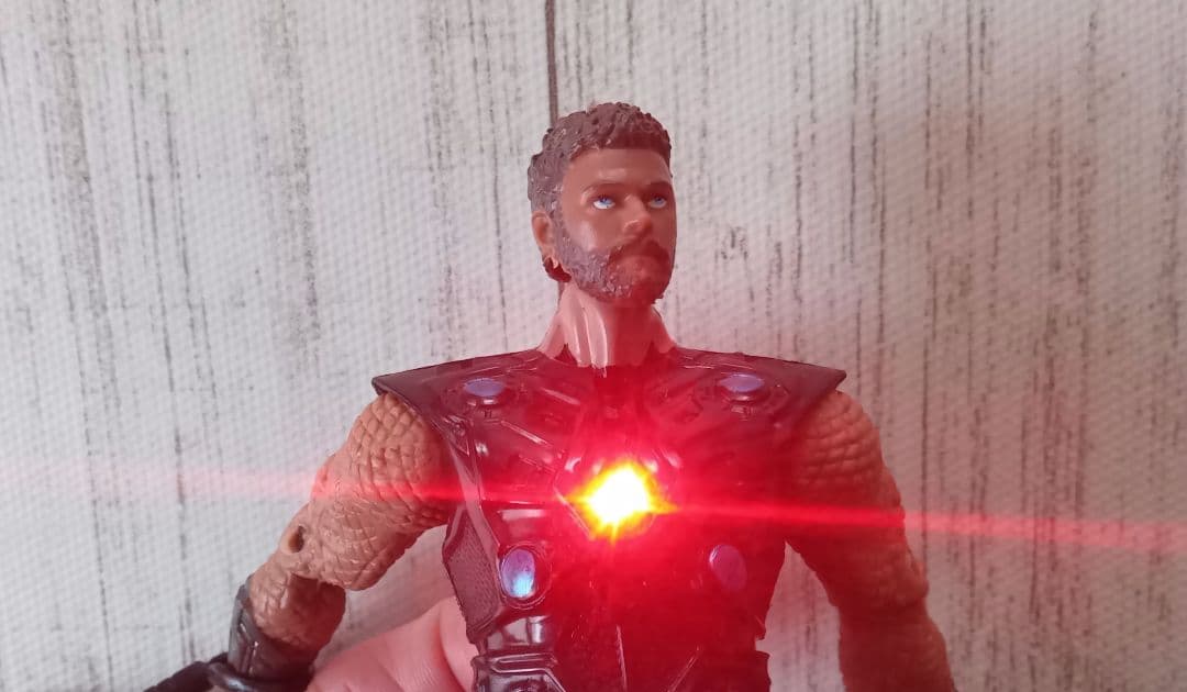 アベンジャーズ　アクションフィギュア　キャプテンアメリカ　ファルコン　ライト付き