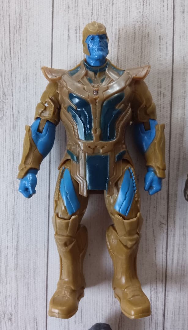 アベンジャーズ　アクションフィギュア　キャプテンアメリカ　ファルコン　ライト付き