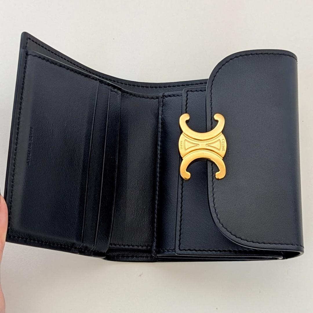 【正規品・付属品あり】CELINE　トリオンフ　三つ折り財布　ブラック