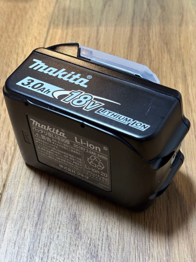makita 18V掃除機 純正3.0Ahバッテリーと充電器付　多数オプション