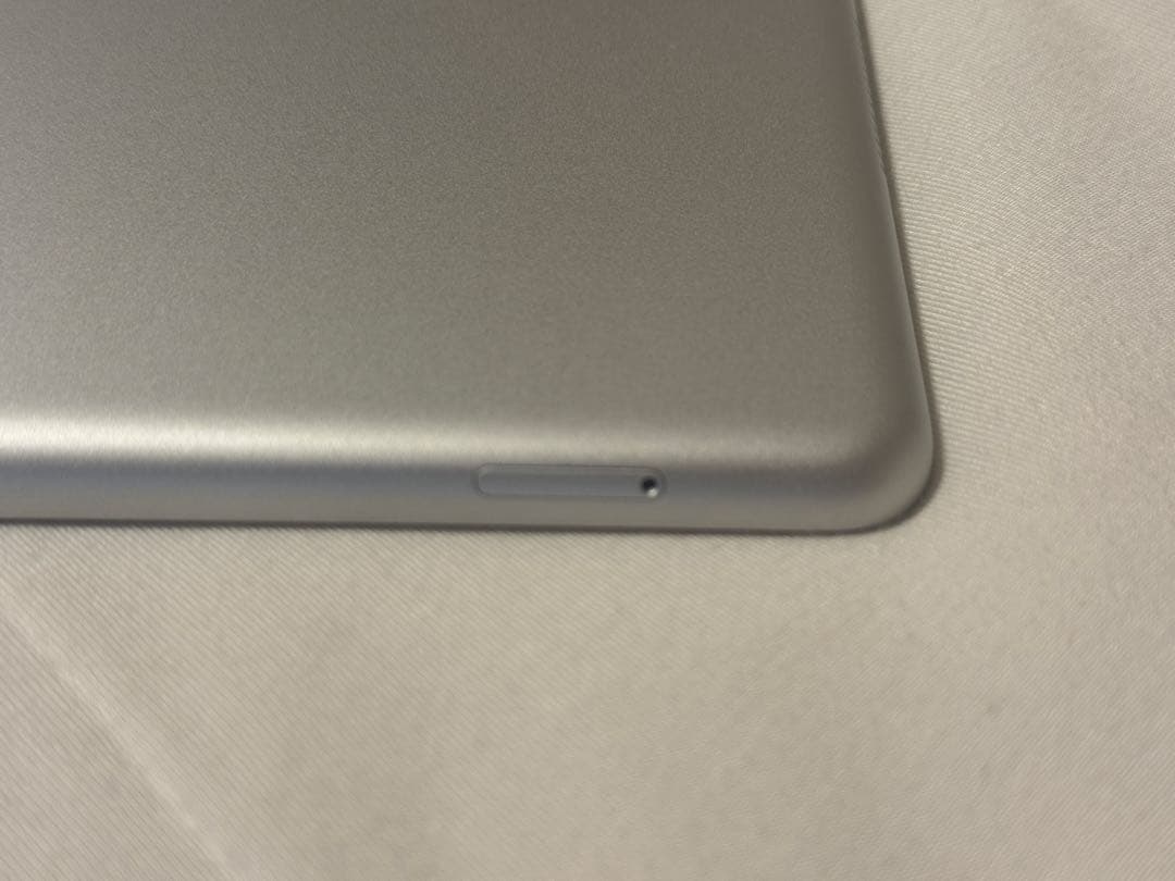 iPad 第9世代 10.2インチ 64GB WiFi + Cellular